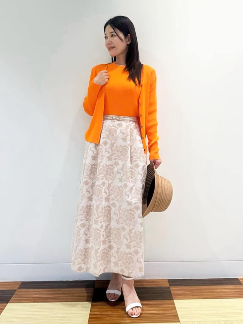 「きれいめカジュアル、マッキントッシュロンドン、スタッフコーデ、MACKINTOSH LONDON」｜「MACKINTOSH LONDONの【婦人画報掲載】ハイツイストリブコットンカーディガン（カーディガン/ボレロ、オレンジ系）」を使った、Rie.さん（レディース・158cm）の春コーディネートの1枚目の写真