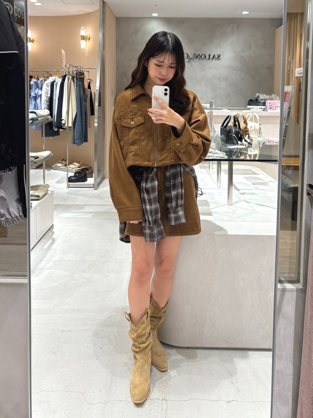 「Chicoのウエスタンショートブーツ（ブーツ、ベージュ系）」を使った、ayuさん（レディース・155cm）の春コーディネートの1枚目の写真