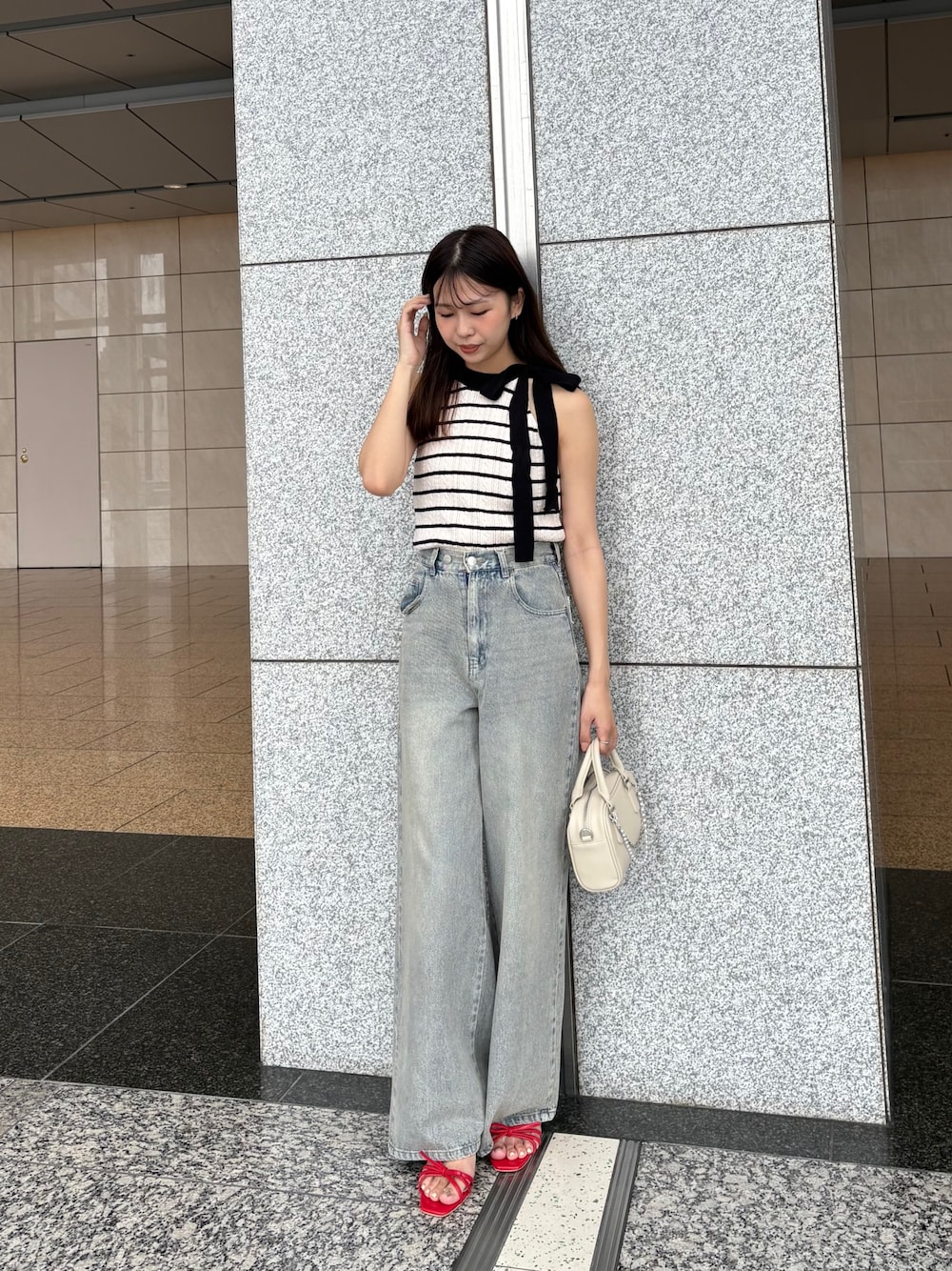 「Chicoの柄編みアメスリニットタンク（ニット/セーター、ホワイト系）」を使った、ayuさん（レディース・155cm）の夏コーディネートの1枚目の写真