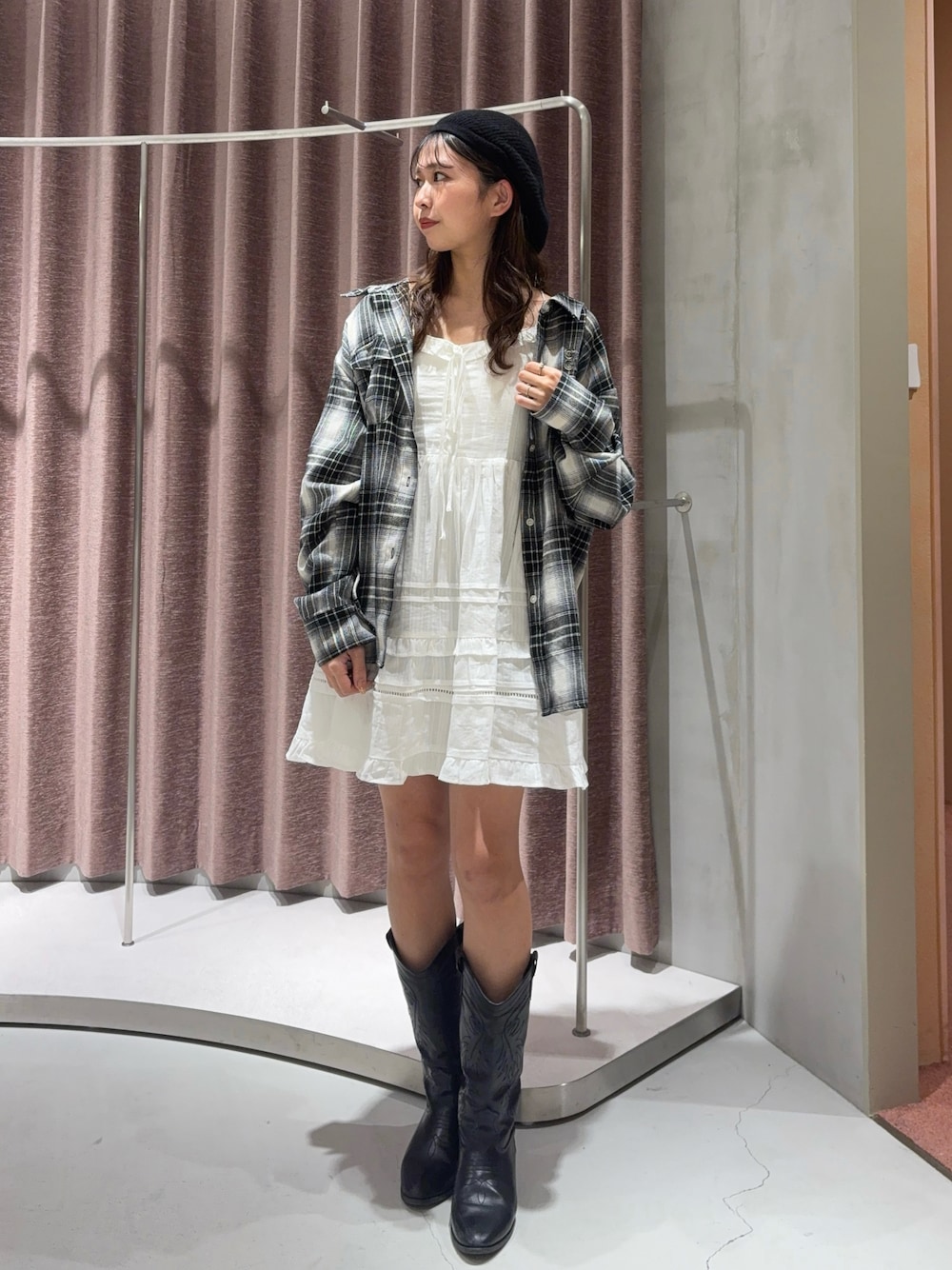 「Chicoのコットンレースフリルキャミワンピース（ワンピース、ホワイト系）」を使った、ayuさん（レディース・155cm）の春コーディネートの1枚目の写真