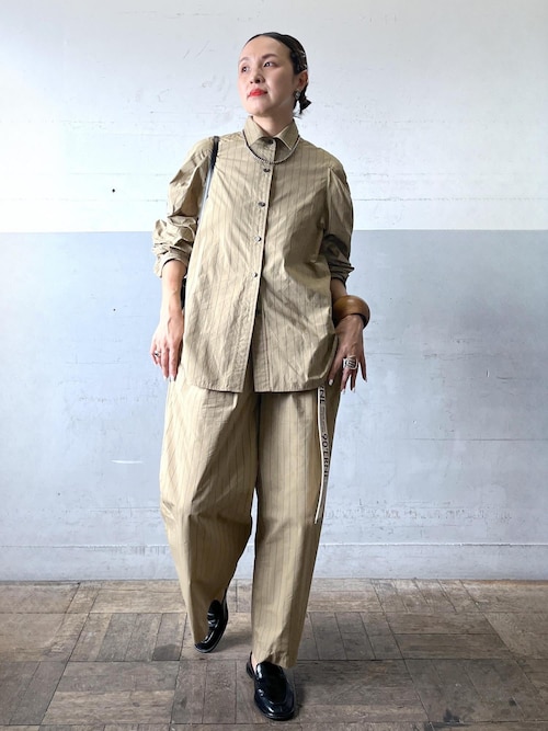 アニエスベー b.アダムエロペ 刺繍バックタックシャツ長袖 トップス