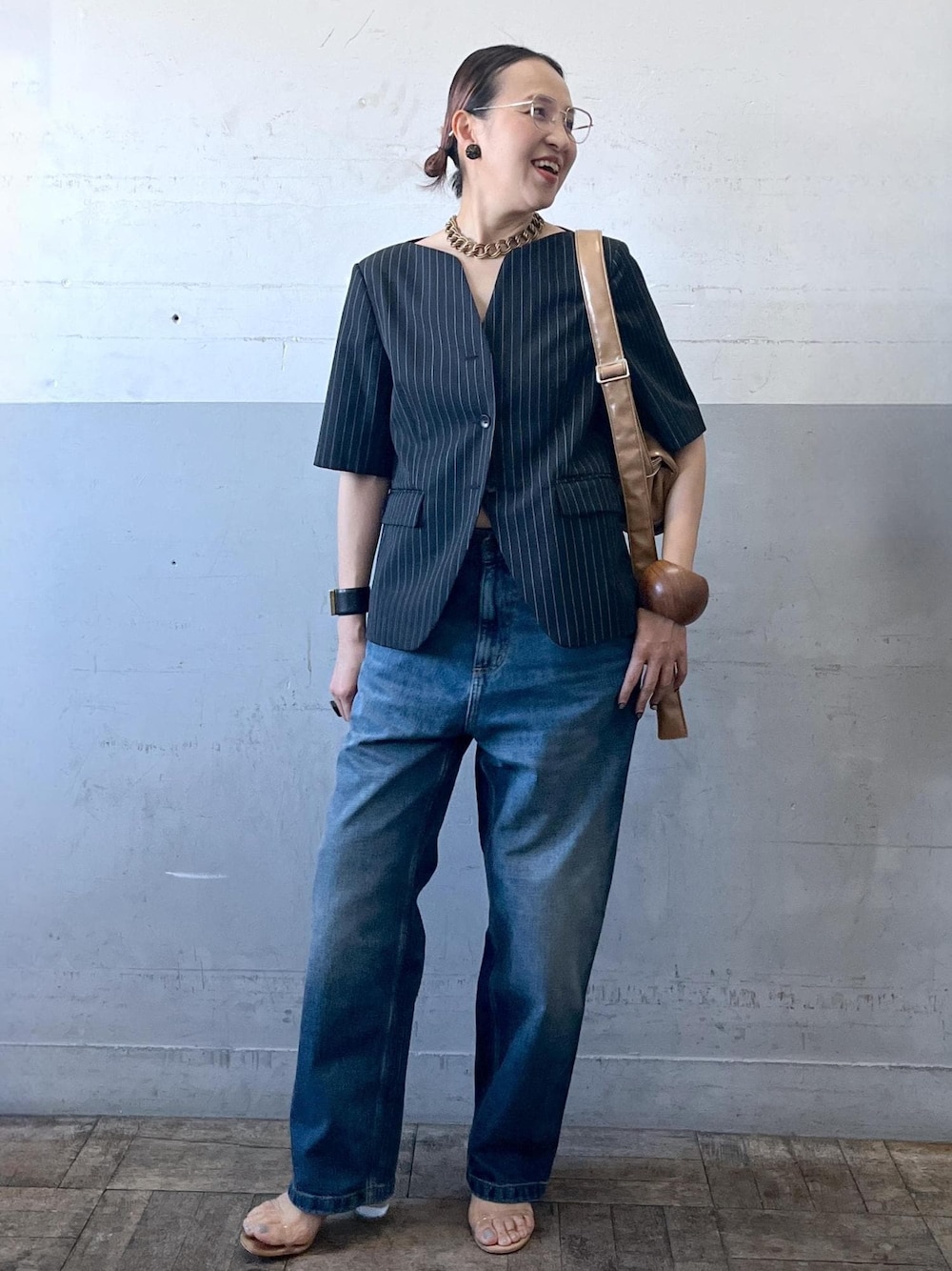 「emoelle、エモエレ、カーハート、carhartt、春コーデ、初夏コーデ、お出かけコーデ、旅行コーデ、大人カジュアル、カジュアルコーデ、ADAM ET ROPÉ、ナチュラル、イエベ秋、乾燥、高身長」｜「ADAM ET ROPE'の【サステナブル】パフミニショルダーバッグ（ショルダーバッグ、ベージュ系）」を使った、カワバタさん（レディース・166cm）の春コーディネートの1枚目の写真