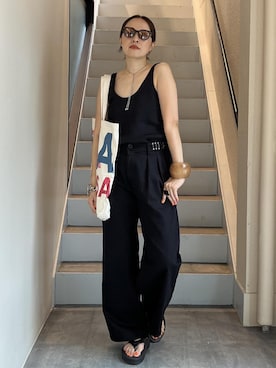 「ADAM ET ROPE'（アダムエロペ）の【OOFOS（ウーフォス）】Oomega（サンダル、ブラック系）」を使った、カワバタさん（レディース・166cm）の夏コーディネート