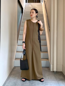 「ADAM ET ROPE'（アダムエロペ）のダブルポケットミニショルダーバッグ（ショルダーバッグ、ブラック系）」を使った、カワバタさん（レディース・166cm）の夏コーディネート
