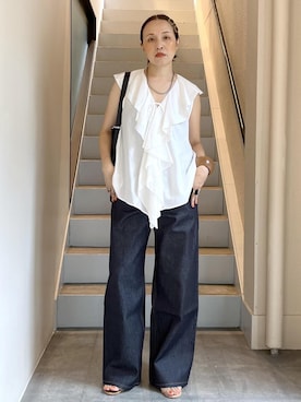 「ADAM ET ROPE'（アダムエロペ）の【サステナブル】ラッフルジレブラウス/接触冷感（シャツ/ブラウス、ホワイト系）」を使った、カワバタさん（レディース・166cm）の夏コーディネート