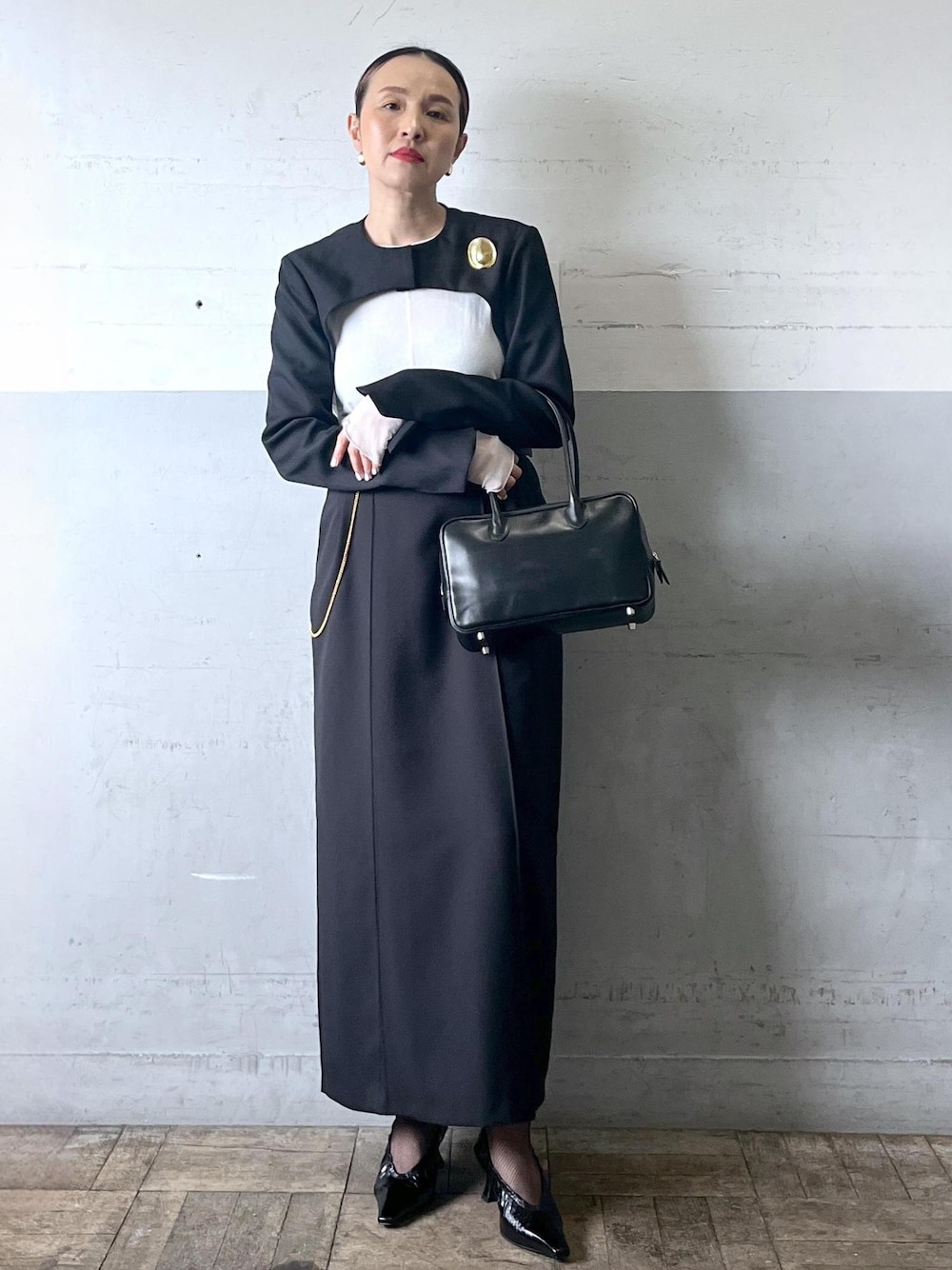 「春コーデ、セレモニーコーデ、結婚式コーデ、卒業式コーデ、卒園式コーデ、授業参観日コーデ、入学式コーデ、入園式コーデ、レイヤード、スカートスタイル、きれいめコーデ、ADAM ET ROPÉ、ナチュラル、イエベ秋、乾燥」｜「ADAM ET ROPE'の【新色追加】ジャケットボレロ（ノーカラージャケット、ブラック系）」を使った、カワバタさん（レディース・166cm）の冬コーディネートの1枚目の写真