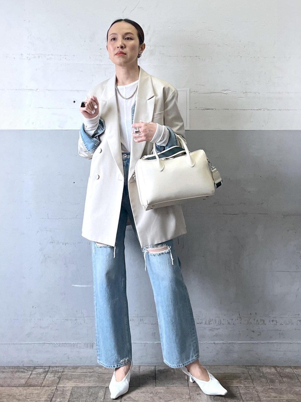 フロントホックデニムブラウスを使った人気ファッション