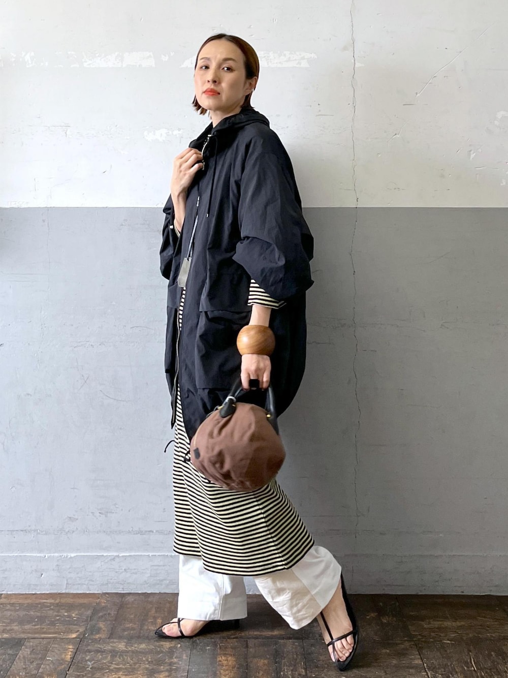 「miller、別注、パッチワークデニム、24ss春の新作、good 'ol whats-her-face、ADAM ET ROPÉ、FEMME、高身長、骨格ナチュラル、イエベ、きれいめカジュアル、大人カジュアル、レイヤード、スポーティー、春」｜「ADAM ET ROPE'の【サステナブル】ナロークロスストラップサンダル（サンダル、ブラック系）」を使った、カワバタさん（レディース・166cm）の春コーディネートの1枚目の写真