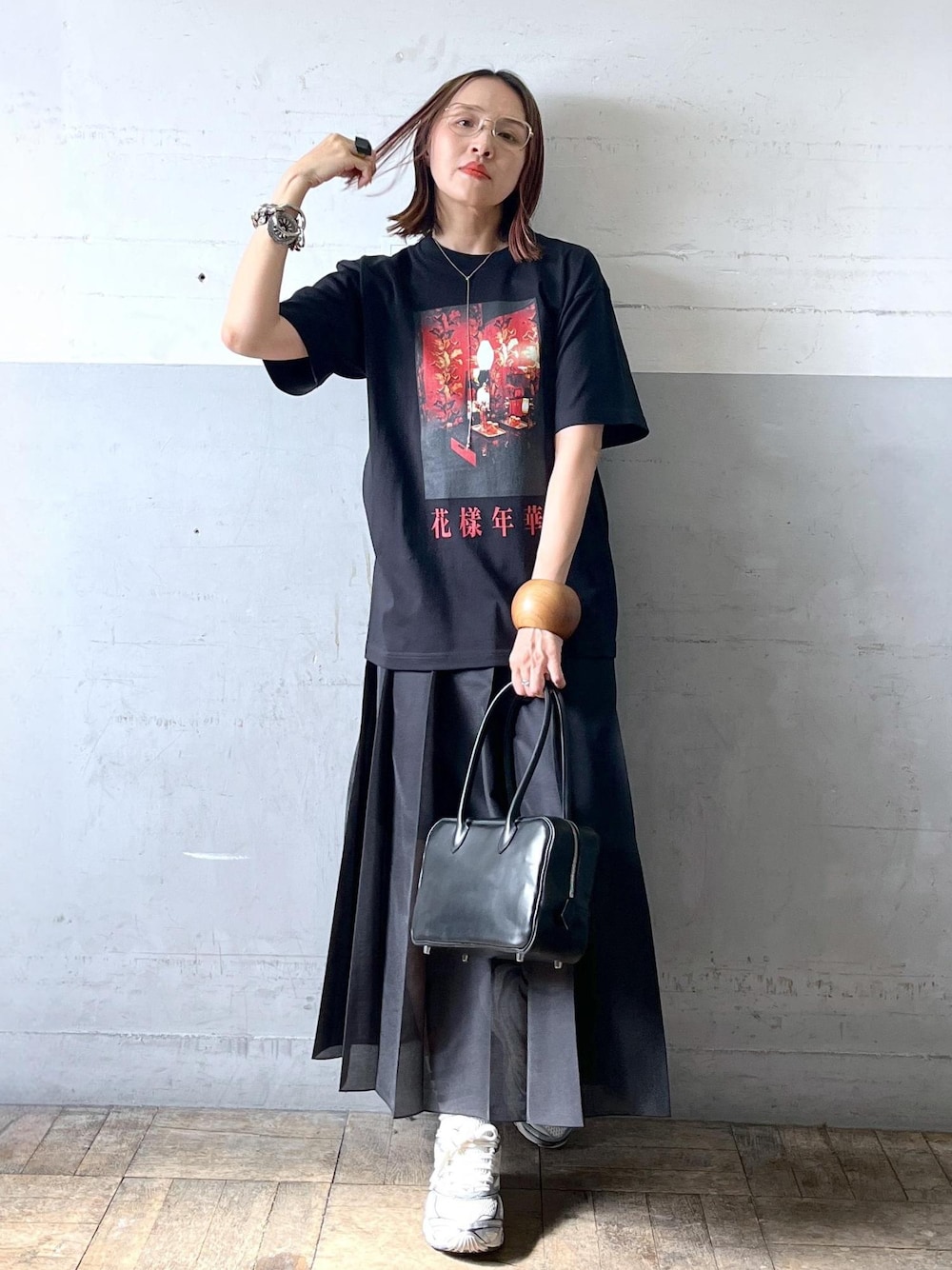 「初夏コーデ、ADAM ET ROPÉ、ナチュラル、イエベ秋、乾燥、高身長、トップス、Tシャツ/カットソー、スカート、GAC05090、GMM75010、2色展開、MSpecial_pickup、Tシャツ、ウェア」｜「ADAM ET ROPE'のシアーオーガンジープリーツスカート（スカート、ブラック系）」を使った、カワバタさん（レディース・166cm）の春コーディネートの1枚目の写真