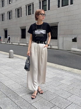 Tシャツ/カットソーを使った「サテンパンツ」の人気ファッション