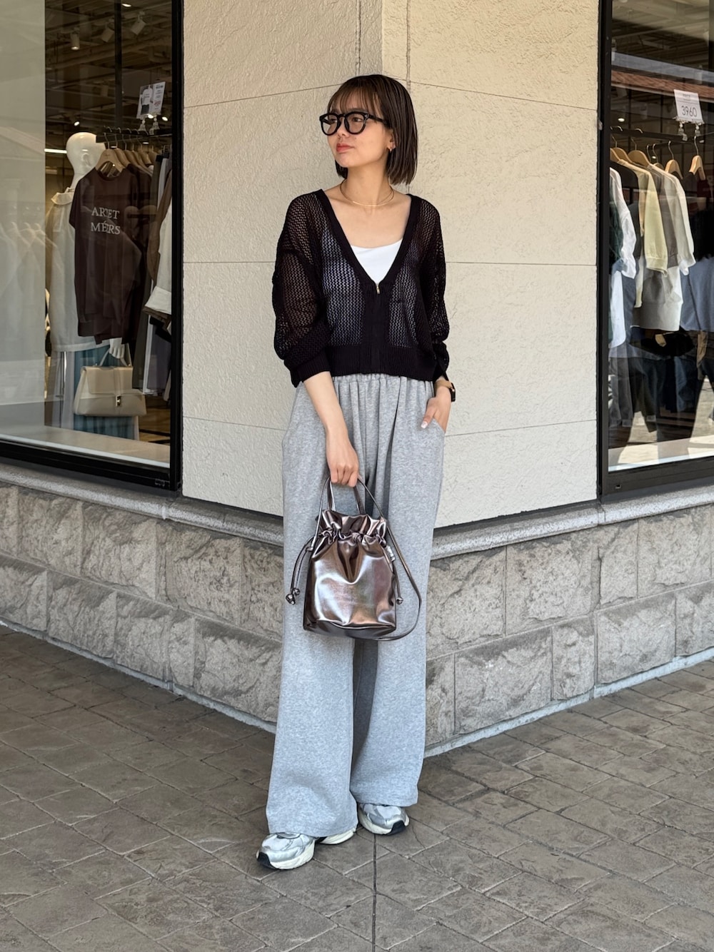 「Chez toiのメッシュニットカーディガン（カーディガン/ボレロ、ブラック系）」を使った、karinさん（レディース・168cm）の春コーディネートの1枚目の写真