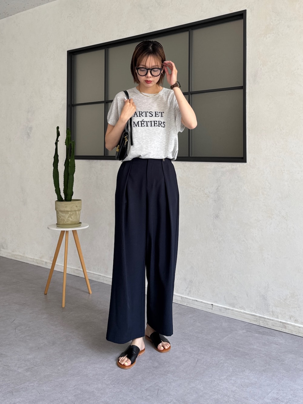 「シアートップス、夏コーデ、サンダル、お出かけコーデ、休日スタイル、ロゴT、夏ファッション、きれいめコーデ、きれいめカジュアル、メガネ女子、高身長、高身長女子、高身長コーデ」｜「Chez toiのロゴシアーニットプルオーバー（ニット/セーター、グレー系）」を使った、karinさん（レディース・168cm）の夏コーディネートの1枚目の写真