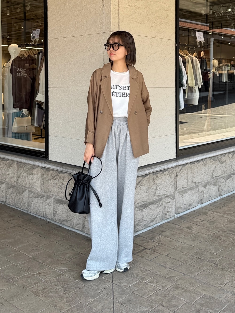 「Chez toiの【ON/OFFつかえる】シアーテーラードジャケット（テーラードジャケット、ベージュ系）」を使った、karinさん（レディース・168cm）の春コーディネートの1枚目の写真