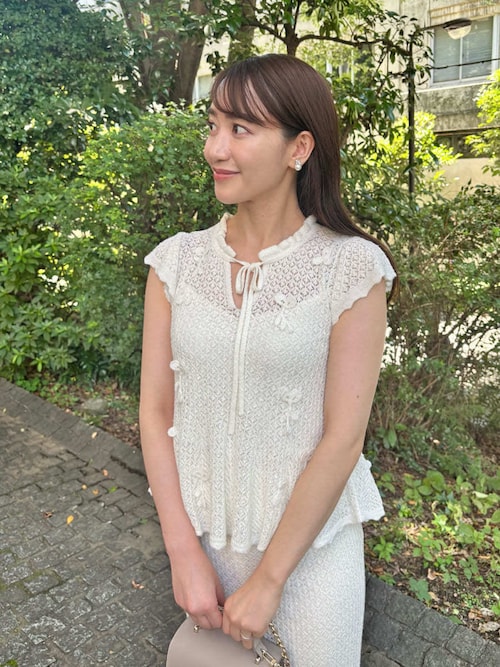 CELFORD　セルフォード　オーガンジー　フラワーモチーフ　ビジューニット CELFORDセルフォードオーガンジーフラワーモチーフビジューニット