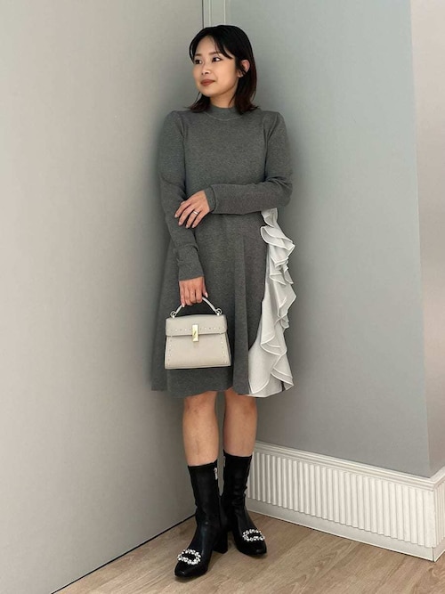 リュタン】ビジュースタッズポシェット（ショルダーバッグ