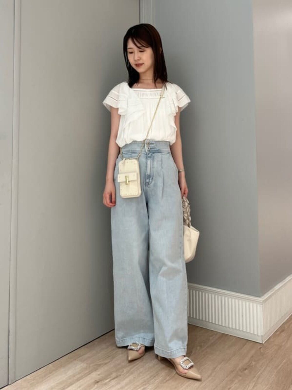 「骨格ウェーブ、ディリーコーディネート、パンツ、トップス、夏コーデ」｜「CELFORDの割繊シフォンレースブラウス（シャツ/ブラウス、ホワイト系）」を使った、CELFORDさん（レディース・164cm）の春コーディネートの1枚目の写真