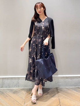 「CELFORD（セルフォード）のフリルラメ刺繍トートバッグ（wide）（トートバッグ、ブルー系）」を使った、CELFORDさんの夏コーディネート