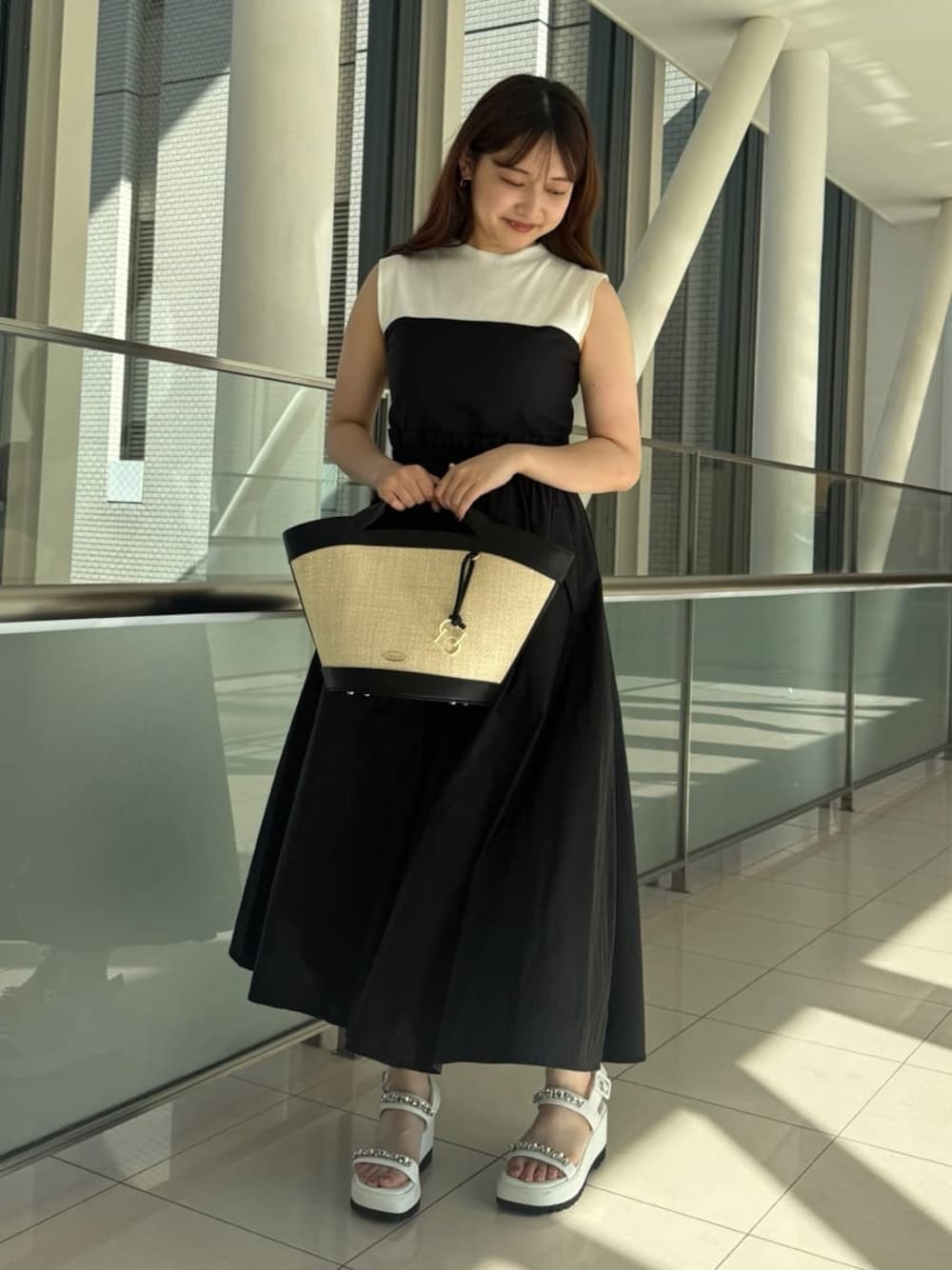 「骨格ストレート、ディリーコーディネート、ワンピース、夏コーデ、カジュアル、デートコーデ」｜「CELFORDのドロストニットドッキングワンピース（ワンピース、ブラック系）」を使った、CELFORDさん（レディース・160cm）の夏コーディネートの1枚目の写真
