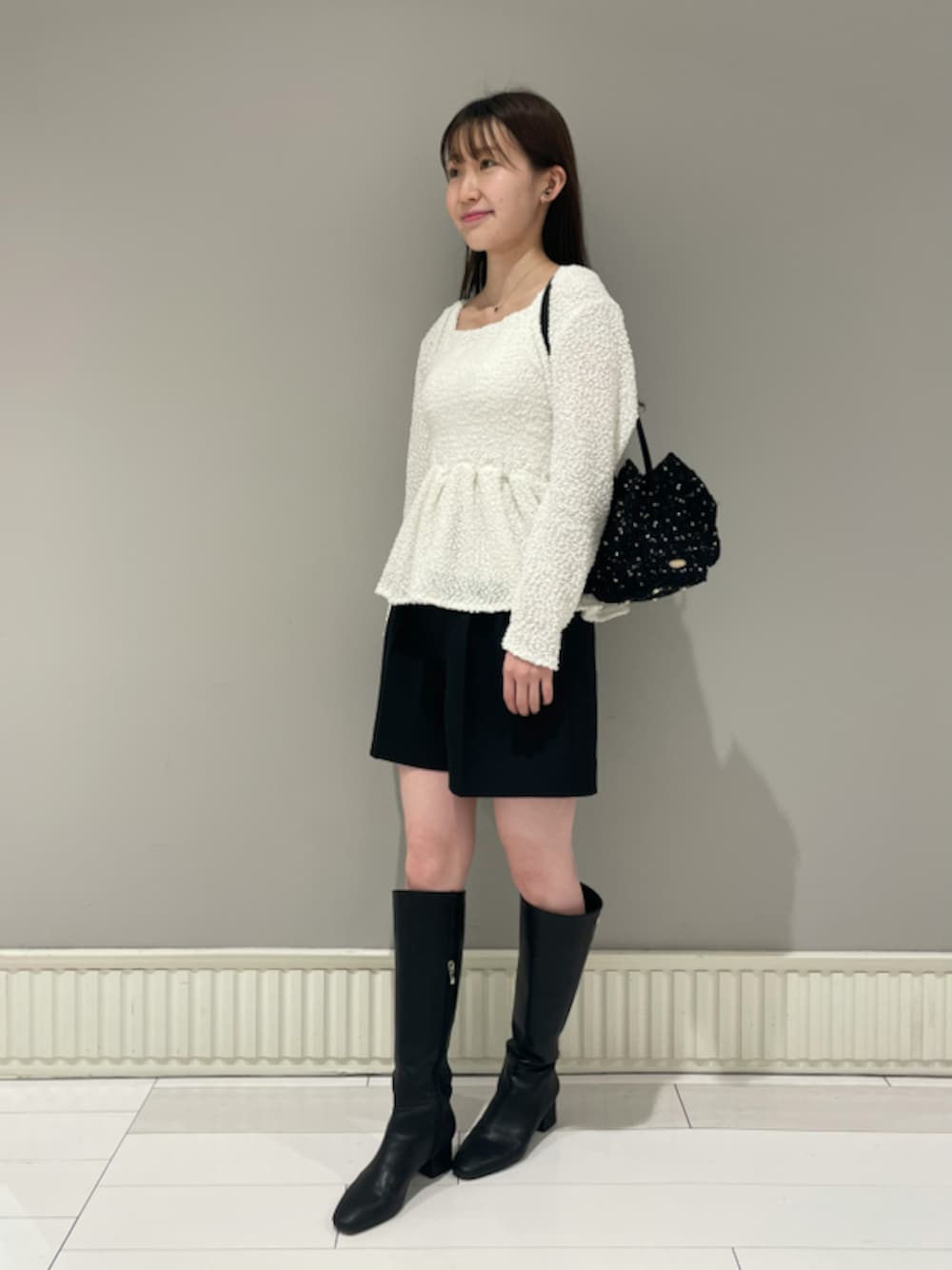 「骨格ウェーブ、パンツ、トップス、春コーディネート、夏コーデ、カジュアル、デートコーデ」｜「CELFORDのボレロセットペプラムトップス（アンサンブル、ホワイト系）」を使った、CELFORDさん（レディース・162cm）の春コーディネートの1枚目の写真