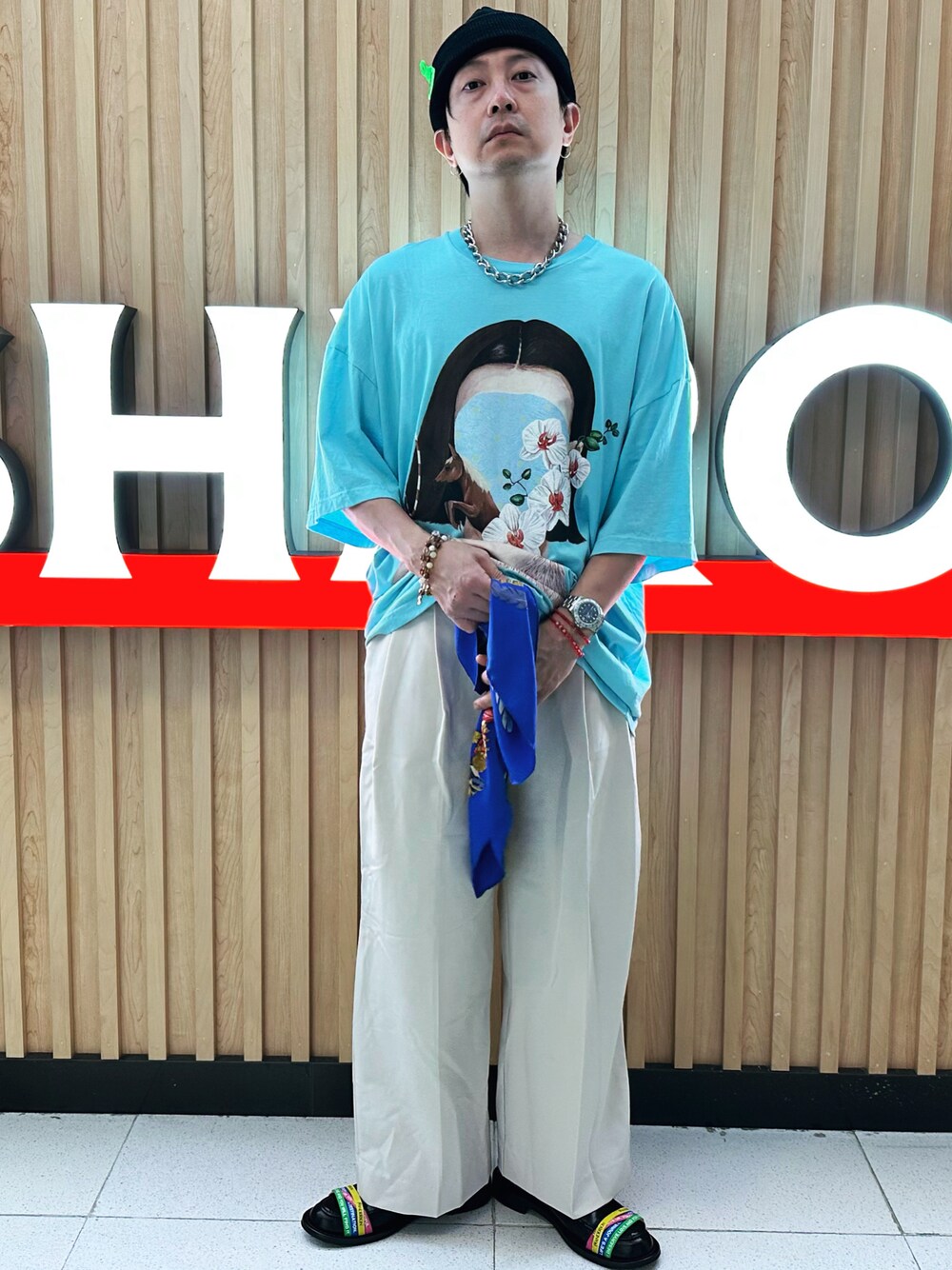 「カジュアルコーデ、UNIQLO、大人カジュアル、ラフ、韓国ファッション、きれいめカジュアル、デニム、グリーン、レイヤードスタイル、秋」｜「PEACEMINUSONEのアイテム（帽子、ブラック系）」を使った、jimchoi0317さん（メンズ・170cm）の秋コーディネートの1枚目の写真