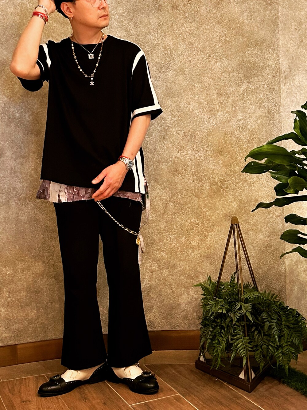 「カジュアル、オトナカジュアル、春コーデ、シンプル、夏、black and white、outfit、fashion、ボーダー、Tシャツ」｜「GUCCIのアイテム（スラックス、ブラック系）」を使った、jimchoi0317さん（メンズ・170cm）の春コーディネートの1枚目の写真