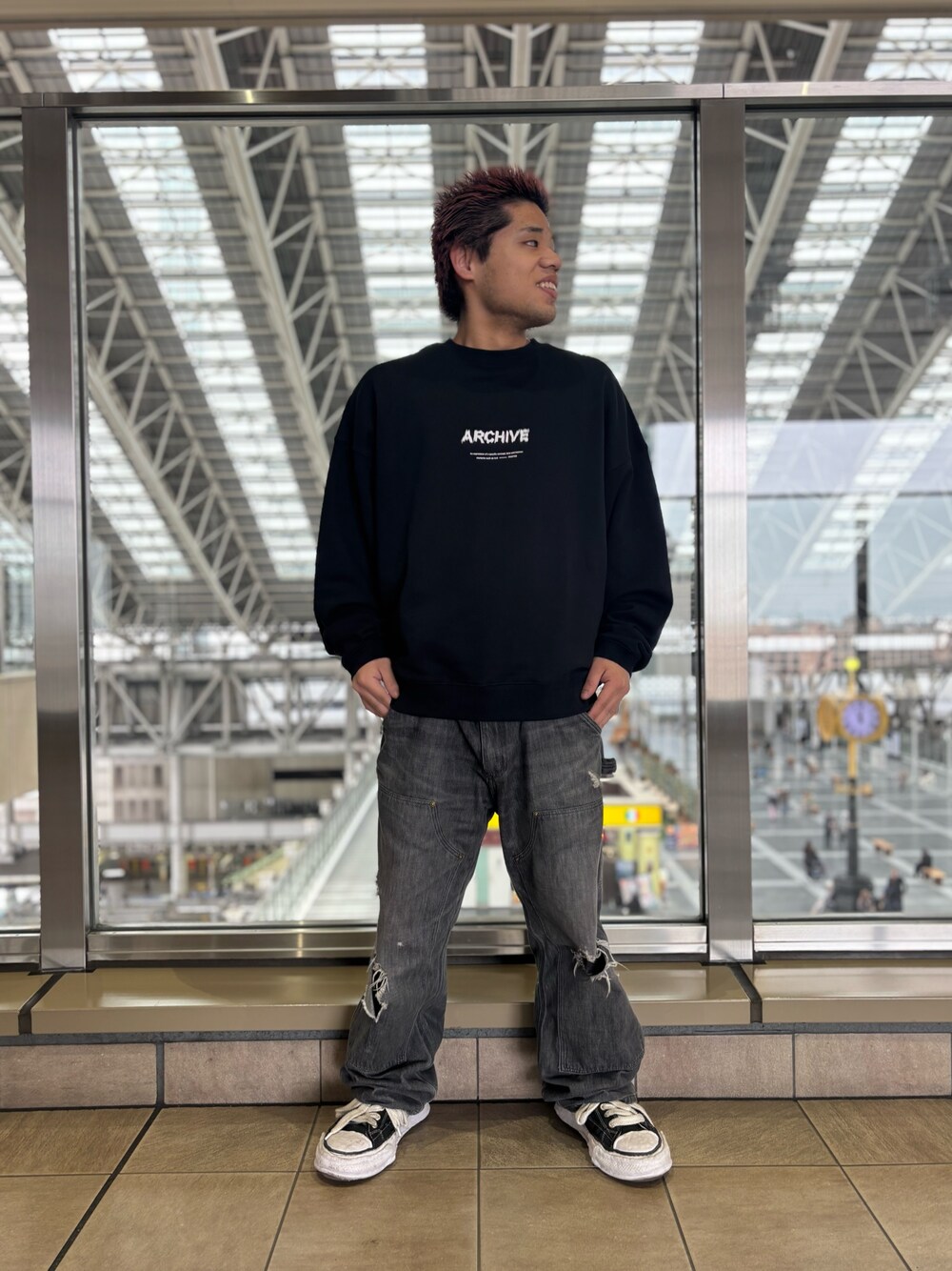 「春コーデ、A4A、LHP、lhplucuaosaka、休日、休日コーデ、低身長、低身長コーデ」｜「A4AのA4A/エーフォーエー/SWEAT CLEWNECK NEW ARCHIVE（スウェット、ブラック系）」を使った、田中理登さん（メンズ・164cm）の春コーディネートの1枚目の写真