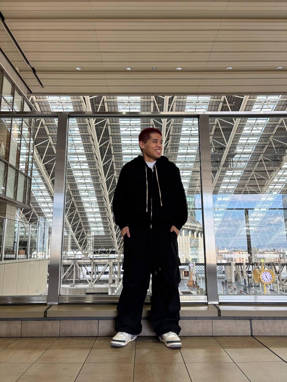 「LHP、lhplucuaosaka、休日コーデ、休日スタイル、低身長コーデ、低身長、春コーデ」｜「DANKE SCHONのDankeSchon/ダンケシェーン/PATCHWORK SWEAT ZIP HOODIE（パーカー、ブラック系）」を使った、田中理登さん（メンズ・164cm）の冬コーディネートの1枚目の写真