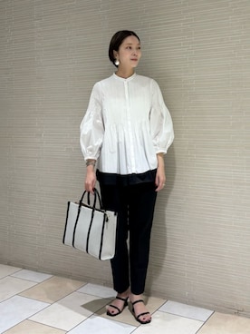 「UNITED ARROWS（ユナイテッドアローズ）のキャンバスコンビ スクエア トートバッグ（トートバッグ、ブラック系）」を使った、仲（naka）さん（レディース・163cm）の夏コーディネート
