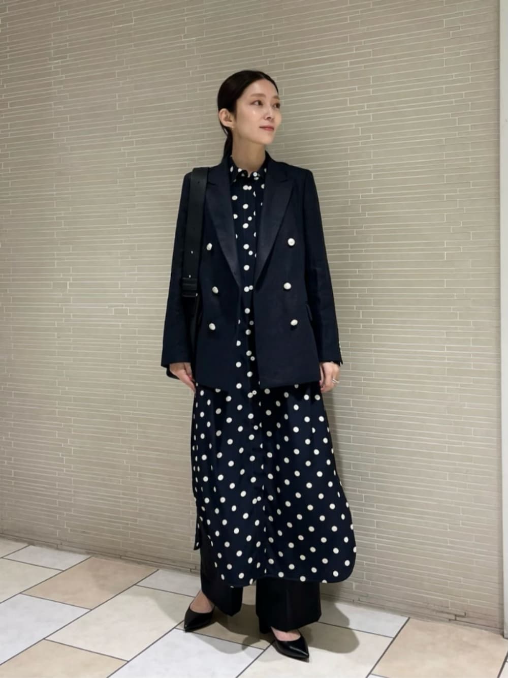「united arrows」｜「UNITED ARROWSのポインテッド チャンキーパンプス（パンプス、ブラック系）」を使った、仲（naka）さん（レディース・163cm）の春コーディネートの1枚目の写真