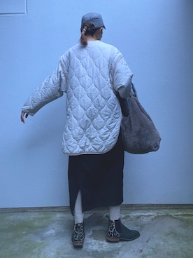 「オフホワイト」｜「アイテム（ノーカラージャケット）」を使った、ヤスカタフクさん（レディース・166cm）の冬コーディネート