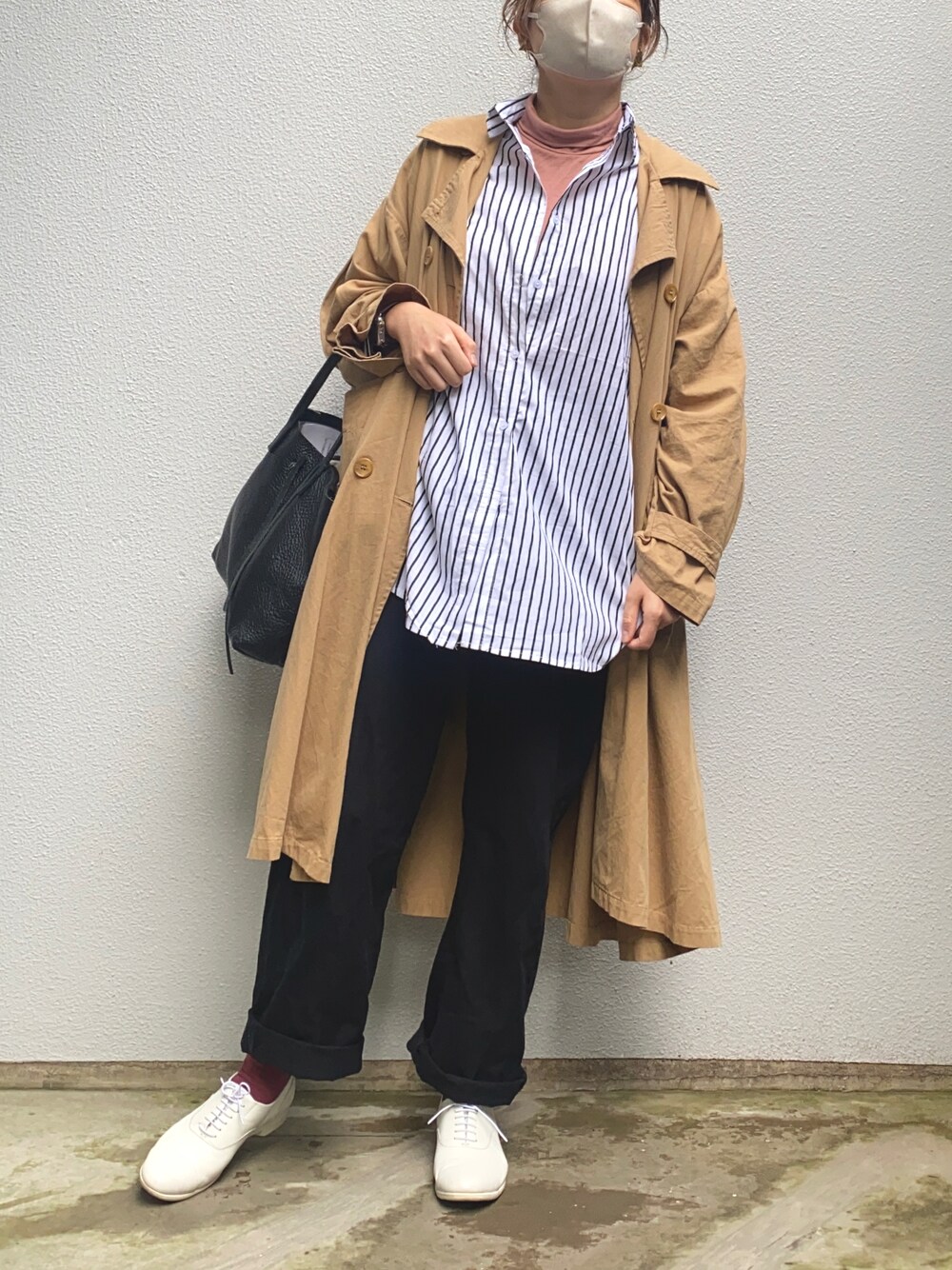 「オトナカジュアル、春服、カジュアルコーデ、パンツスタイル、シャツスタイル、プチプラコーデ、ストライプ、ストライプシャツ、トレンチコート、SHEIN」｜「Libra Cueのパフボリュームトレンチコート（トレンチコート、ベージュ系）」を使った、ヤスカタフクさん（レディース・166cm）の春コーディネートの1枚目の写真
