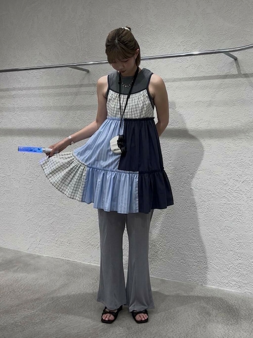 シャイニーイージーフレアパンツ