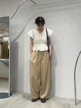 「KBF（ケイビーエフ）のフリルスリーブシャーリングブラウス（シャツ/ブラウス、ホワイト系）」を使った、ゆちさん（レディース・170cm）の夏コーディネート