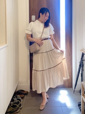 「Areeam（アリーム）のパイピングティアードロングスカート（Skirt、ベージュ系）」を使った、ANNAさん（レディース・166cm）の秋コーディネート