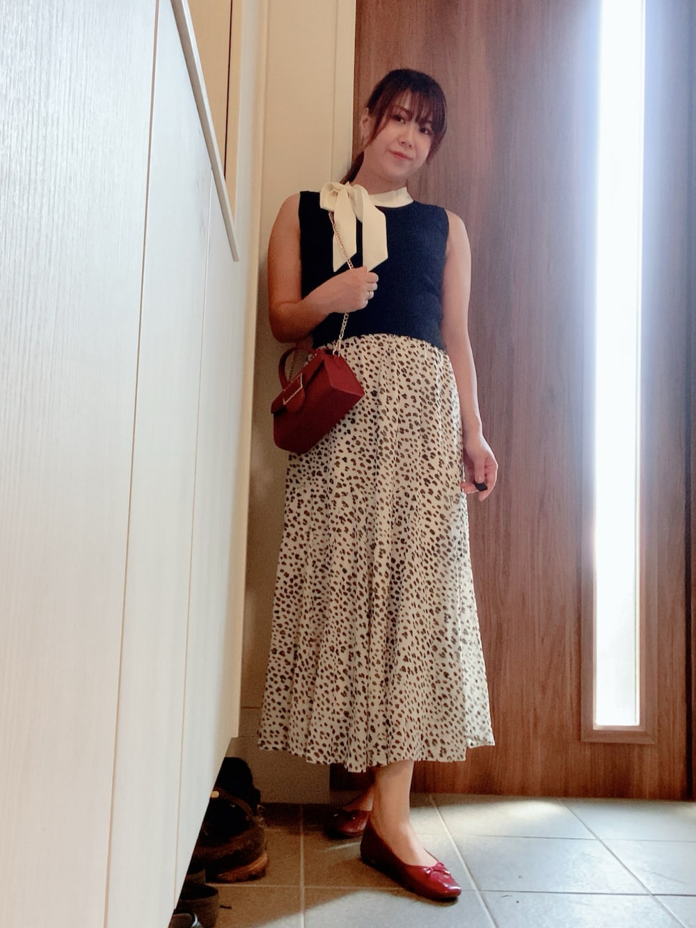 「夏コーデ、ダルメシアン柄、101匹わんちゃん、バウンドコーデ、クルエラ、スカート、ロングスカート、ノースリーブ、差し色(赤)、バレエシューズ、ショルダーバッグ、ミニバッグ、高身長女子、今日のコーデ、ディズニー」｜「GeeRAのアイテム（スカート、その他）」を使った、ANNAさん（レディース・166cm）の秋コーディネートの1枚目の写真