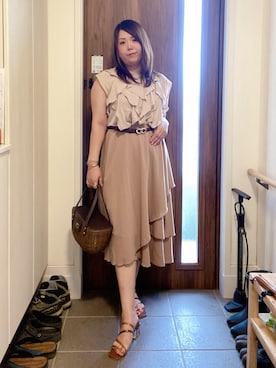 「アイテム（かごバッグ、ブラウン系）」を使った、ANNAさん（レディース・166cm）の秋コーディネート