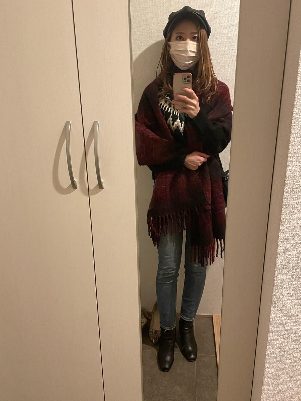 「冬コーデ、ブーツスタイル、骨格ウェーブ、ニット、ラフコーデ」｜「MOUSSYのMVS SKINNY（デニムパンツ、ブルー系）」を使った、NanaFiddler さん（レディース・165cm）の秋コーディネートの1枚目の写真