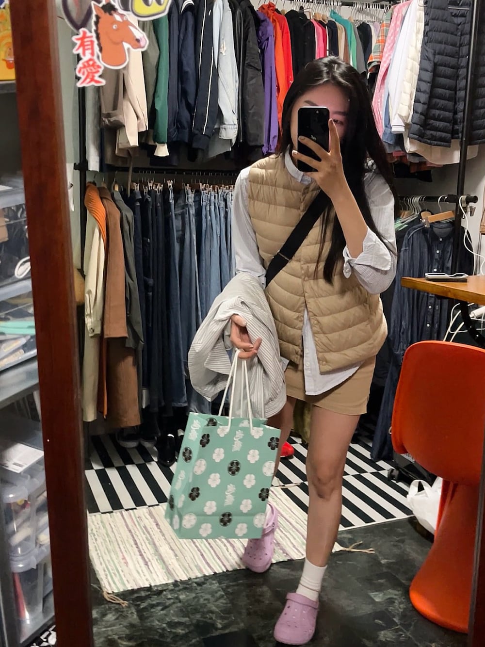 「lativのアイテム（ベスト、ベージュ系）」を使った、Frankie さん（レディース・165cm）の冬コーディネートの1枚目の写真