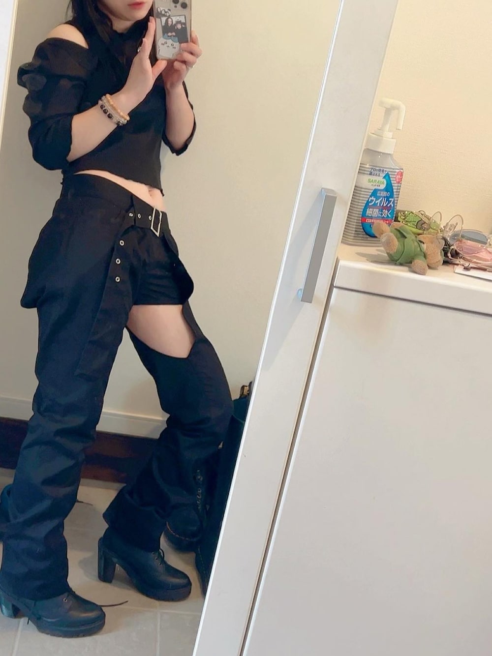 「休日コーデ、カジュアル、モノトーンコーデ、ブラック、ブラックコーデ、yohji yamamoto、ヨウジヤマモト、LIMI feu、リミフゥ、Dr.Martens、ドクターマーチン、Dr.Martens ヒール、痩せます」｜「jouetieのアイテム（トップス、ブラック系）」を使った、シャーロット・ぬまちさん（レディース・156cm）の夏コーディネートの1枚目の写真