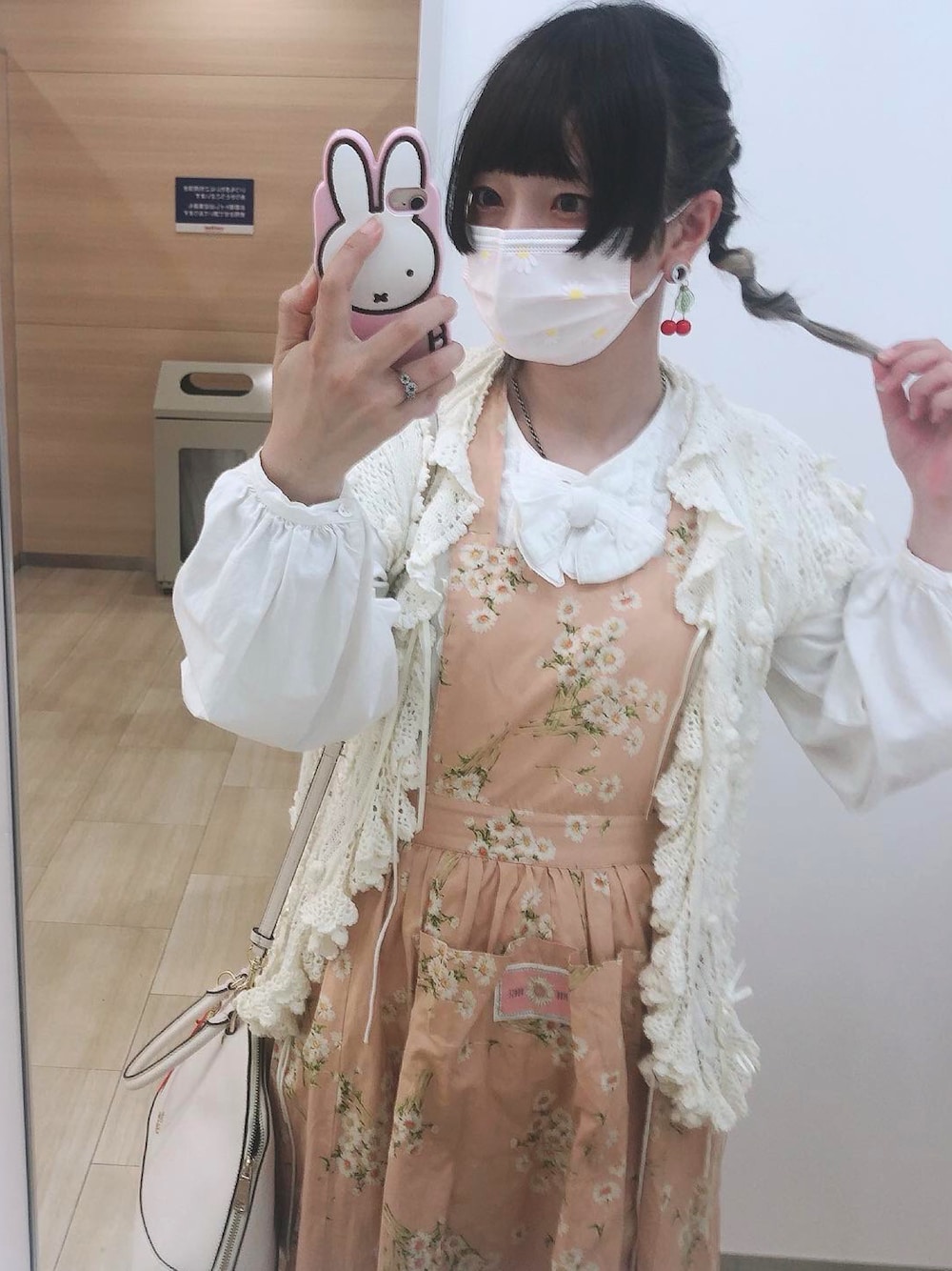 ピンクハウス　ベスト　トップス　茶色　ブラウン　チェック柄　可愛い　重ね着 PINK HOUSE（ピンクハウス）の「フルーツモチーフニットベスト