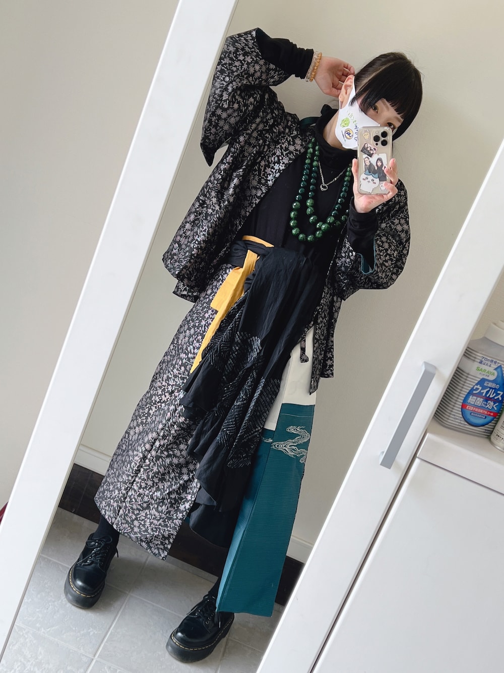 「今日のコーデ、セットアップ、着物、これが私をアゲる服、日本、リミフゥ、LIMI feu、jouetie、自由、マスク、春コーデ、Dr.Martens、和洋折衷、和」｜「UNIQLOのアイテム（トップス、ブラック系）」を使った、シャーロット・ぬまちさん（レディース・156cm）の春コーディネートの1枚目の写真