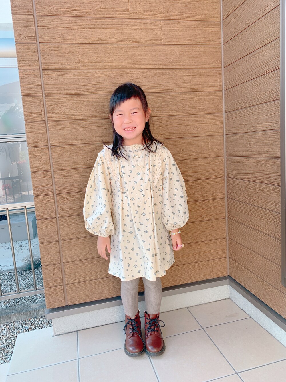 「こどもコーデ、秋服、秋コーデ」｜「BREEZEのアイテム（レギンス/スパッツ、ベージュ系）」を使った、mahinaさん（キッズ・120cm）の秋コーディネートの1枚目の写真