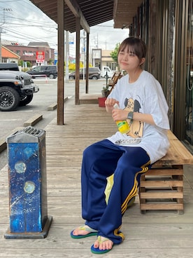 「adidas（アディダス）のアイテム（パンツ、ブルー系）」を使った、ユイカさん（レディース・160cm）の春コーディネート