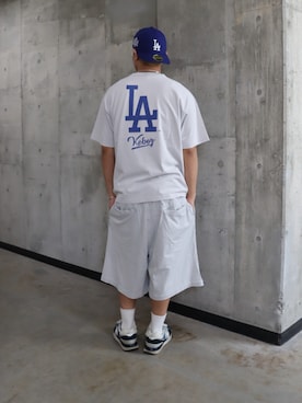 「KEBOZ（ケボズ）のKEBOZ × MLB LOS ANGELES DODGERS LOGO WASHED S/S TEE（Tシャツ/カットソー、ホワイト系）」を使った、Neoさん（メンズ・172cm）の春コーディネート