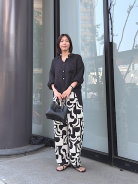 「URBAN RESEARCH(アーバンリサーチ)のガーメントダイラミーオーバーシャツ(シャツ/ブラウス、ブラック系)」を使った、yuiさん(レディース・167cm)の春コーディネート