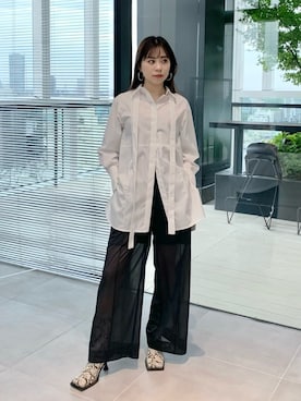 「STUDIOUS（ステュディオス）のアイテム（スラックス）」を使った、坂田 円香 Sakata Madokaさん（レディース・163cm）の夏コーディネート