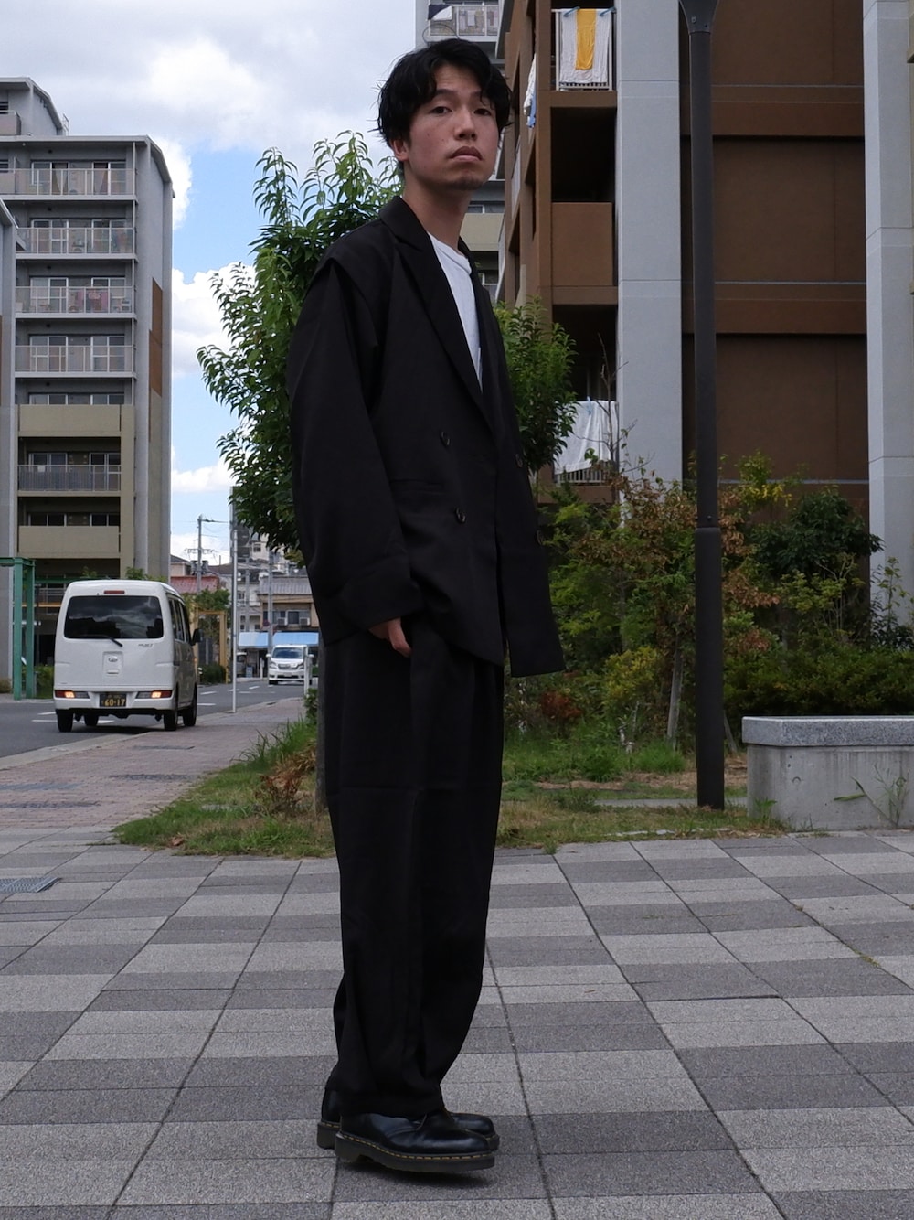 「セットアップ、秋コーデ、秋服準備はじめました、キレイめ、オールブラック、休日コーデ、モノトーン、ビッグシルエット、シンプルスタイル、厚底シューズ、大人カジュアル、タックイン、韓国ファッション、大人コーデ、ブラックコーデ」｜「Ellno Losetのカスタムダブルルーズジャケット（テーラードジャケット、ブラック系）」を使った、かみけん。さん（メンズ・168cm）の秋コーディネートの1枚目の写真