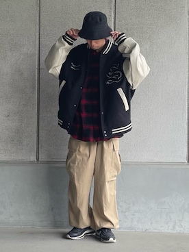 「チェックシャツ」｜「アイテム（スタジャン）」を使った、かみけん。さん（メンズ・168cm）の秋コーディネート