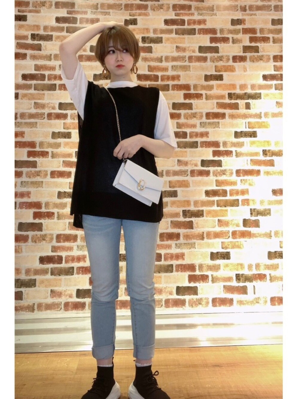 「シンプルコーデ、パンツスタイル、大人カジュアル、着回しコーデ、オトナカジュアル、プチプラコーデ、春、スニーカーコーデ、カジュアルコーデ」｜「shawtyのアイテム（アンサンブル、ブラック系）」を使った、yu❤︎ さん（レディース・157cm）の春コーディネートの1枚目の写真