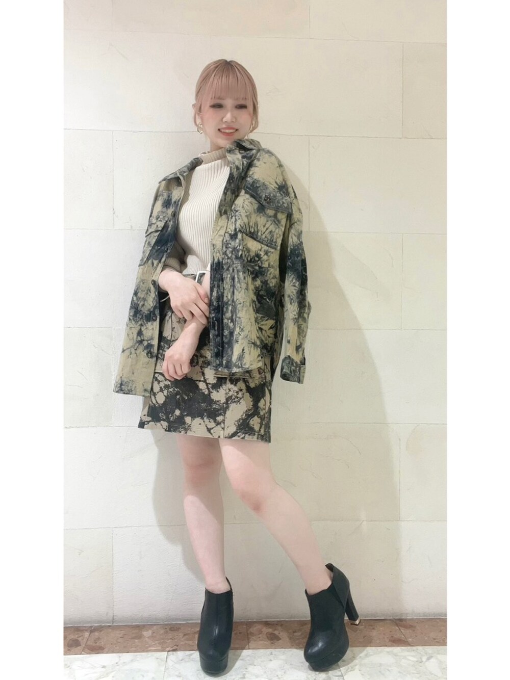 「ラブアンドピース2021、秋コーデ、大人カジュアル、オトナ女子、秋冬コーデ、大人かわいい、ショートブーツ、おしゃれさんと繋がりたい、低身長コーデ、韓国ファッション」｜「shawtyのアイテム（ジャケット/アウター、グリーン系）」を使った、yu❤︎ さん（レディース・157cm）の秋コーディネートの1枚目の写真